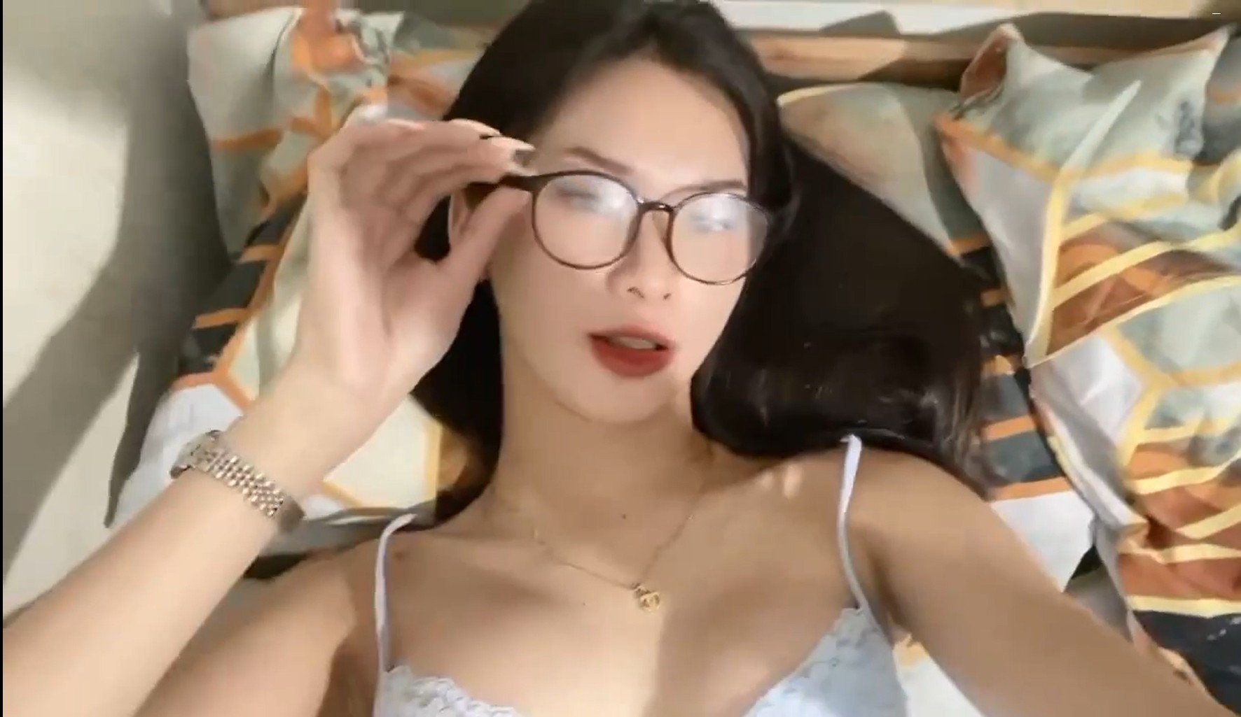 Xinh xắn vú to nhìn đã thấy thích thú